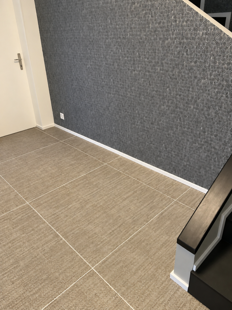 Bas de l'escalier et plinthes – Atelier Art Home