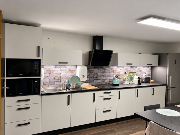 Cuisine de la salle de pause terminée – Atelier Art Home