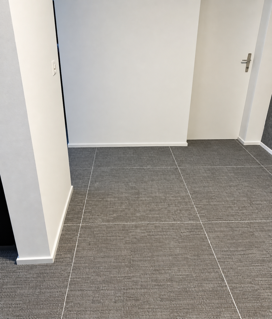 Entrée rénovée avec plinthes et carrelage – Atelier Art Home