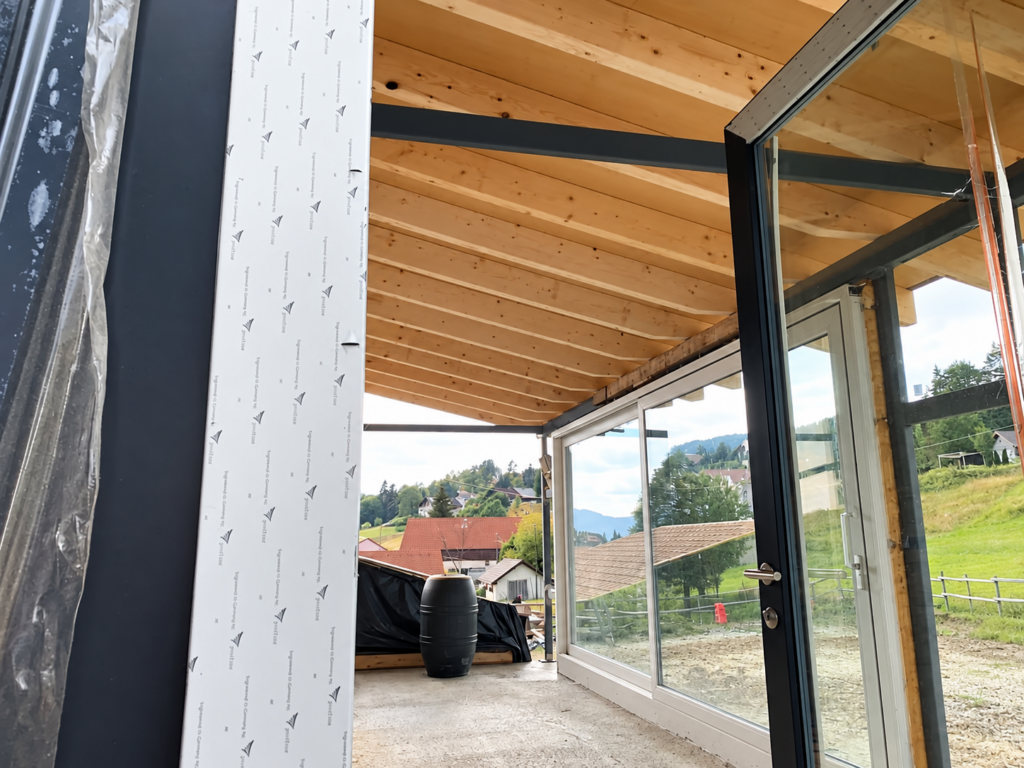 Intérieur de la véranda, plafond bois – Atelier Art Home