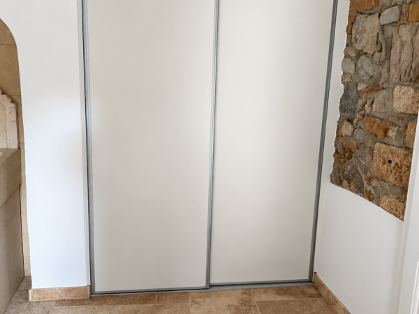 Placard coulissant fermé – Atelier Art Home