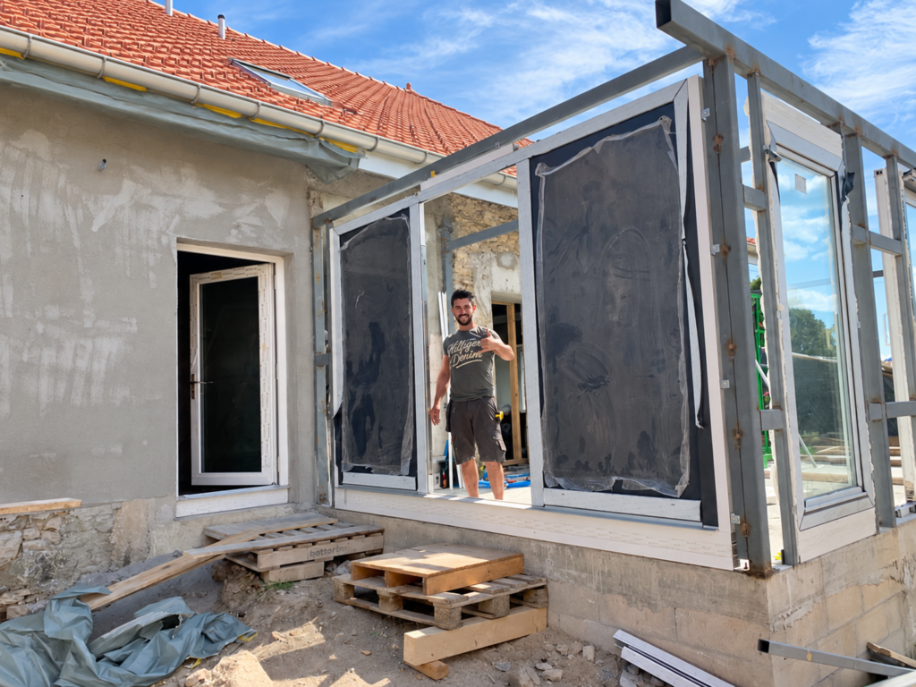 Pose des fenêtres de la véranda – Atelier Art Home